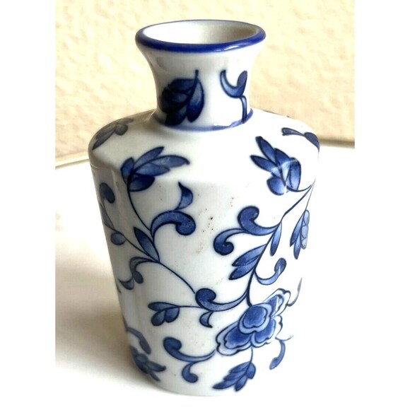 Pier 1 Imports Vase Vintage 80s Ceramic Mini Single Flower Bud White Blue Floral - Picture 2 of 4